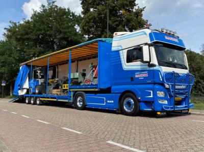 Transport with mounted forklift